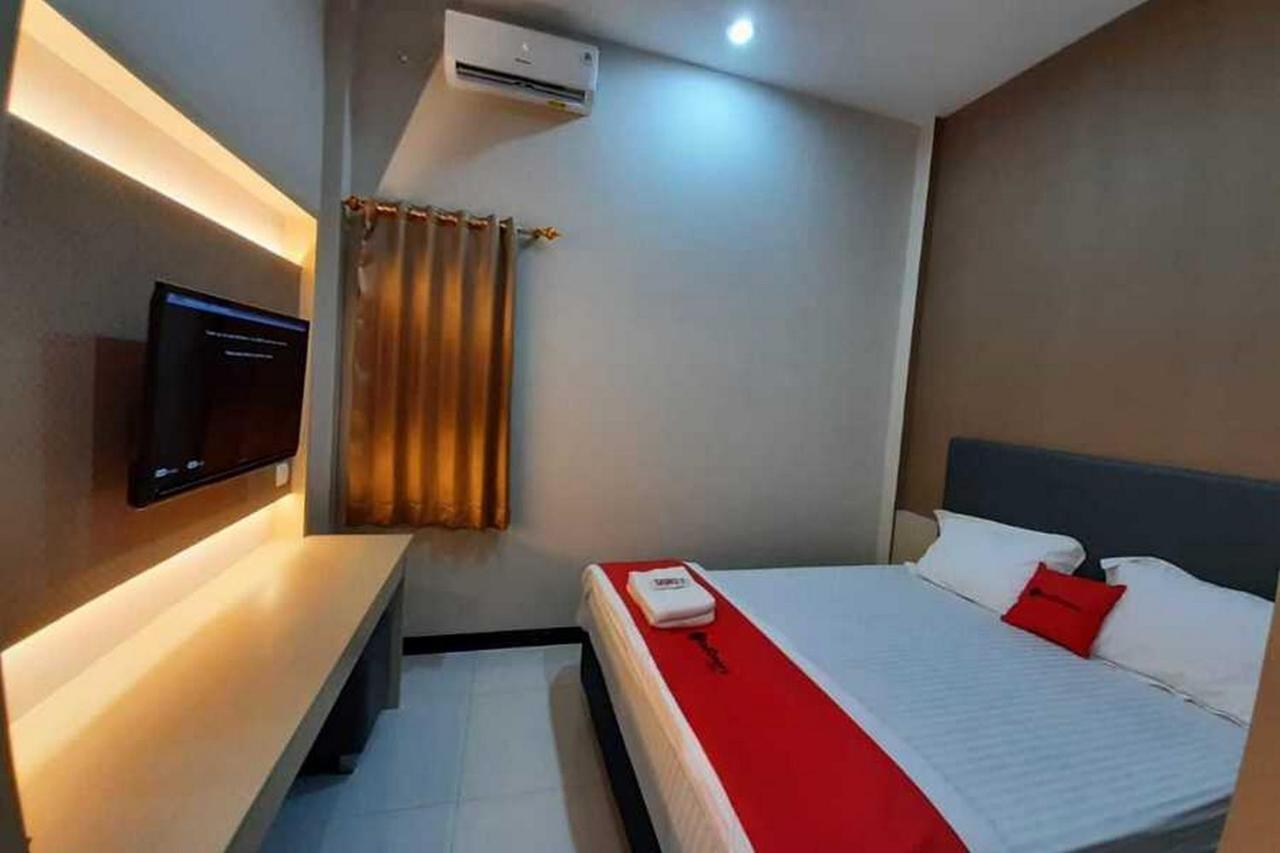 เรดดอร์ซ ใกล้มหาวิทยาบัย มูฮัมมาดิยา เพอโวเกอโต Hotel Kembaran ภายนอก รูปภาพ